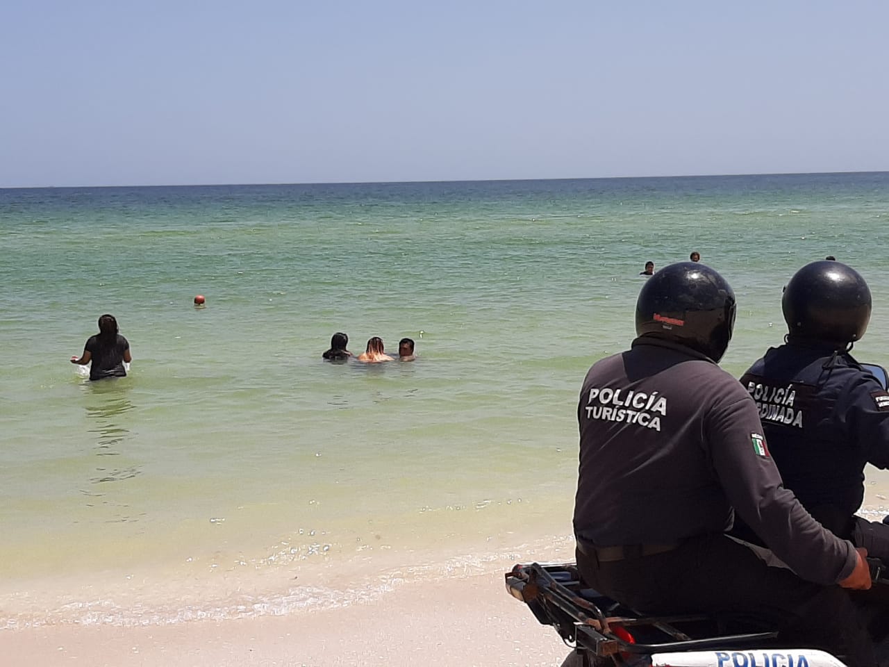 Visitantes de Progreso sólo acatan medidas hasta el final del malecón